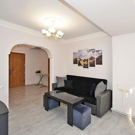 Luxury Spacious Apartment On Saryan Street.Centre 耶烈万 外观 照片
