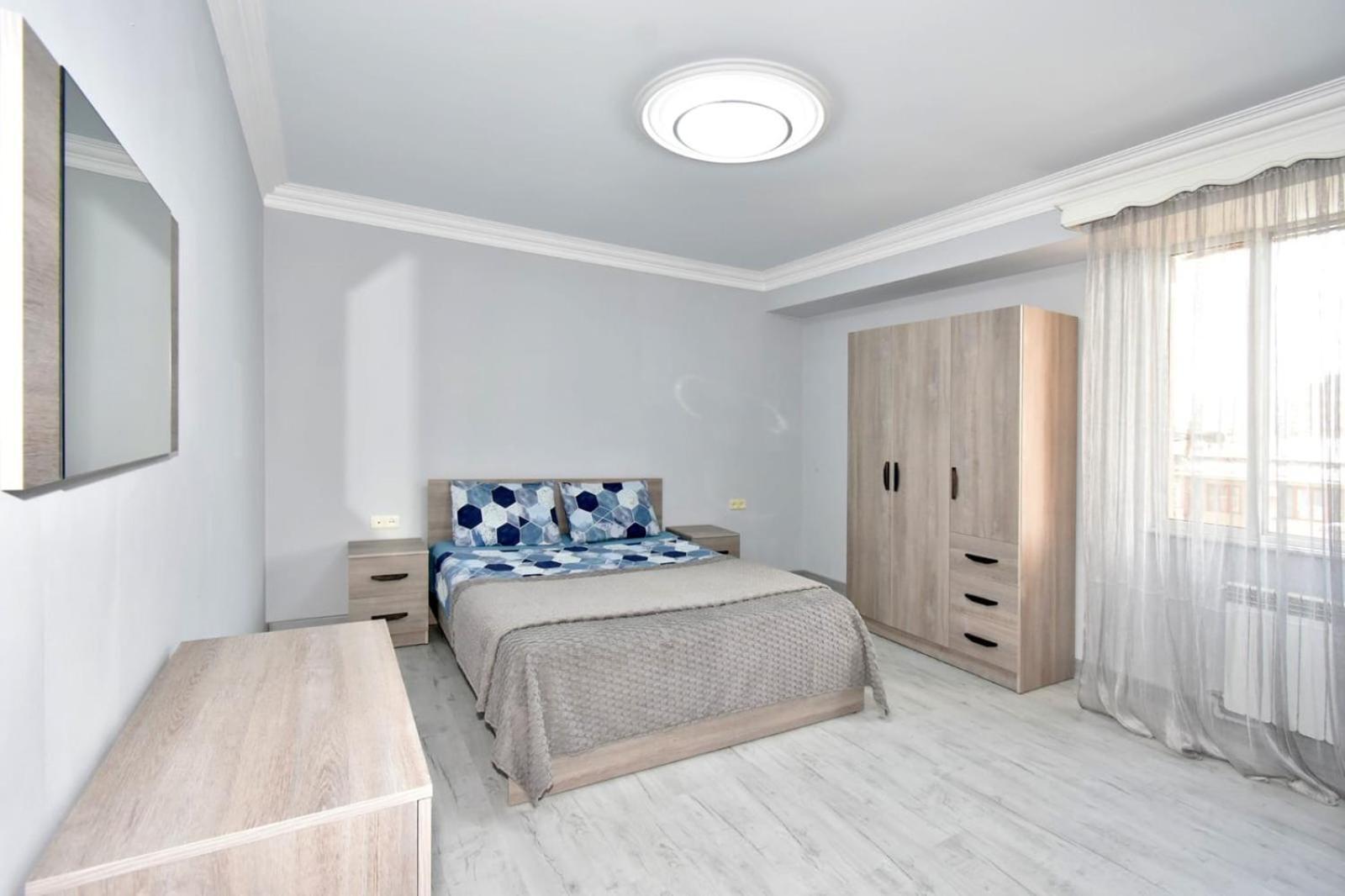 Luxury Spacious Apartment On Saryan Street.Centre 耶烈万 外观 照片