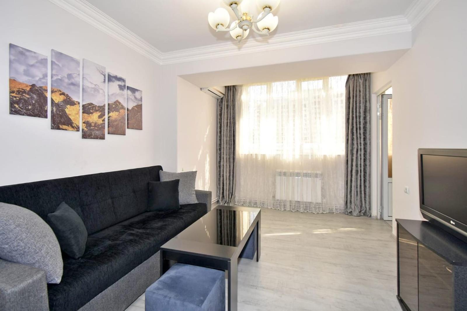 Luxury Spacious Apartment On Saryan Street.Centre 耶烈万 外观 照片