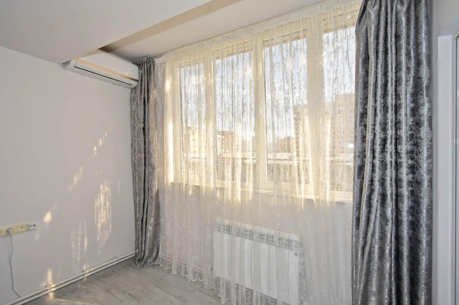 Luxury Spacious Apartment On Saryan Street.Centre 耶烈万 外观 照片